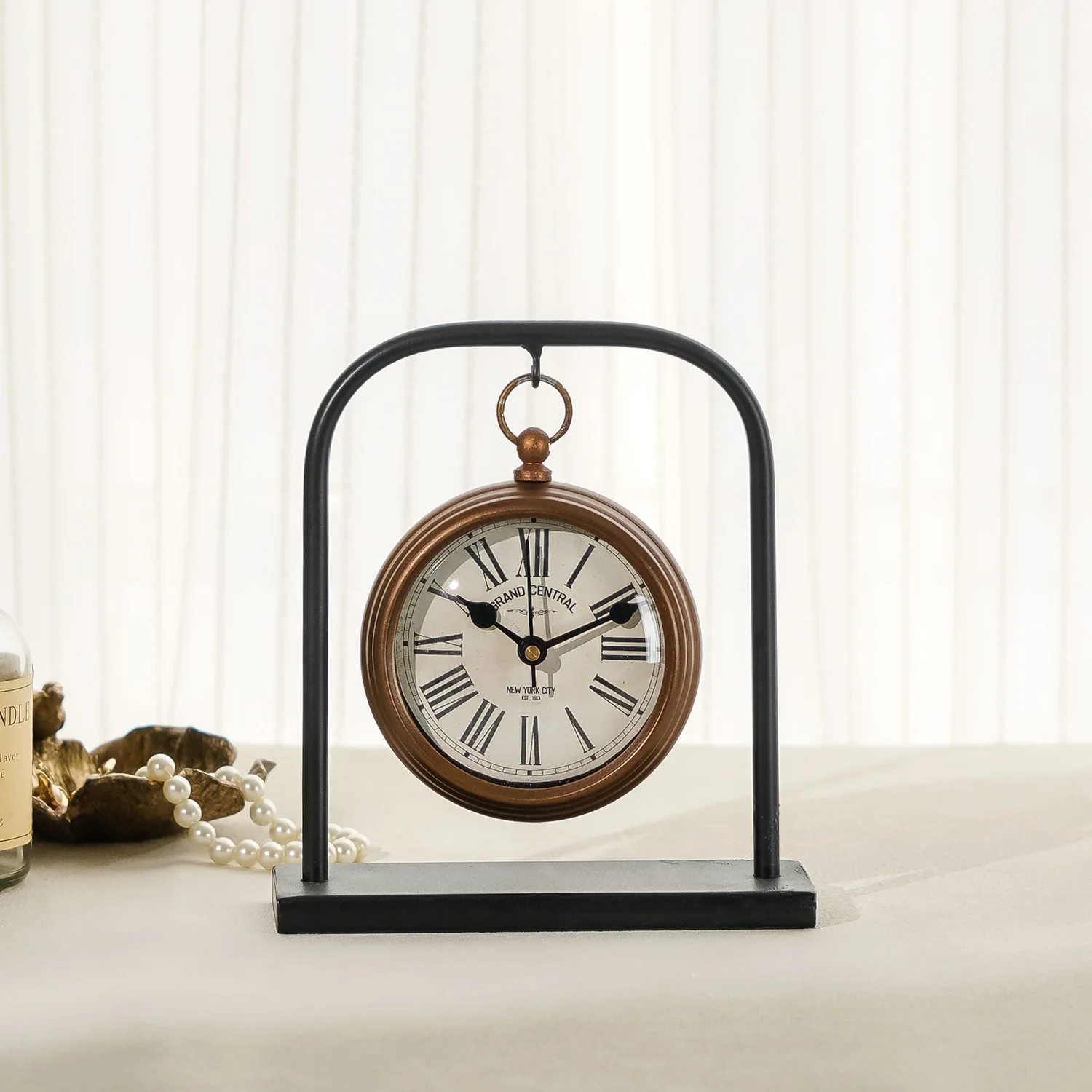 Petite Silent Roman Numeral Clock - Mini Copper Retro Desk Clock, Quiet Non-Ticking Decor
Petite Silent Roman Numeral Clock - Mini Copper Retro Desk Clock, Quiet Non-Ticking Decor