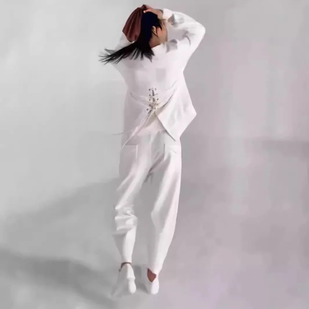 Fashion Round Neck Lace-up Top + Multi-pocket Small Foot Pants Two-piece Set, Women's New Autumn Leisure Solid Color Loose Suit
Fashion Round Neck Lace-up Top + Multi-pocket Small Foot Pants Two-piece Set, Women's New Autumn Leisure Solid Color Loose Suit