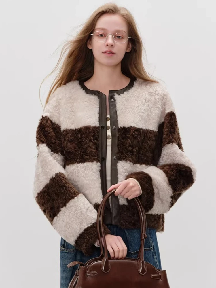 High-end Luxury Lacon Lamb Fur Jacket for Women Simple O-neck Contrast Striped Design Short Winter Genuine Leather Real Fur Coat
High-end Luxury Lacon Lamb Fur Jacket for Women Simple O-neck Contrast Striped Design Short Winter Genuine Leather Real Fur Coat