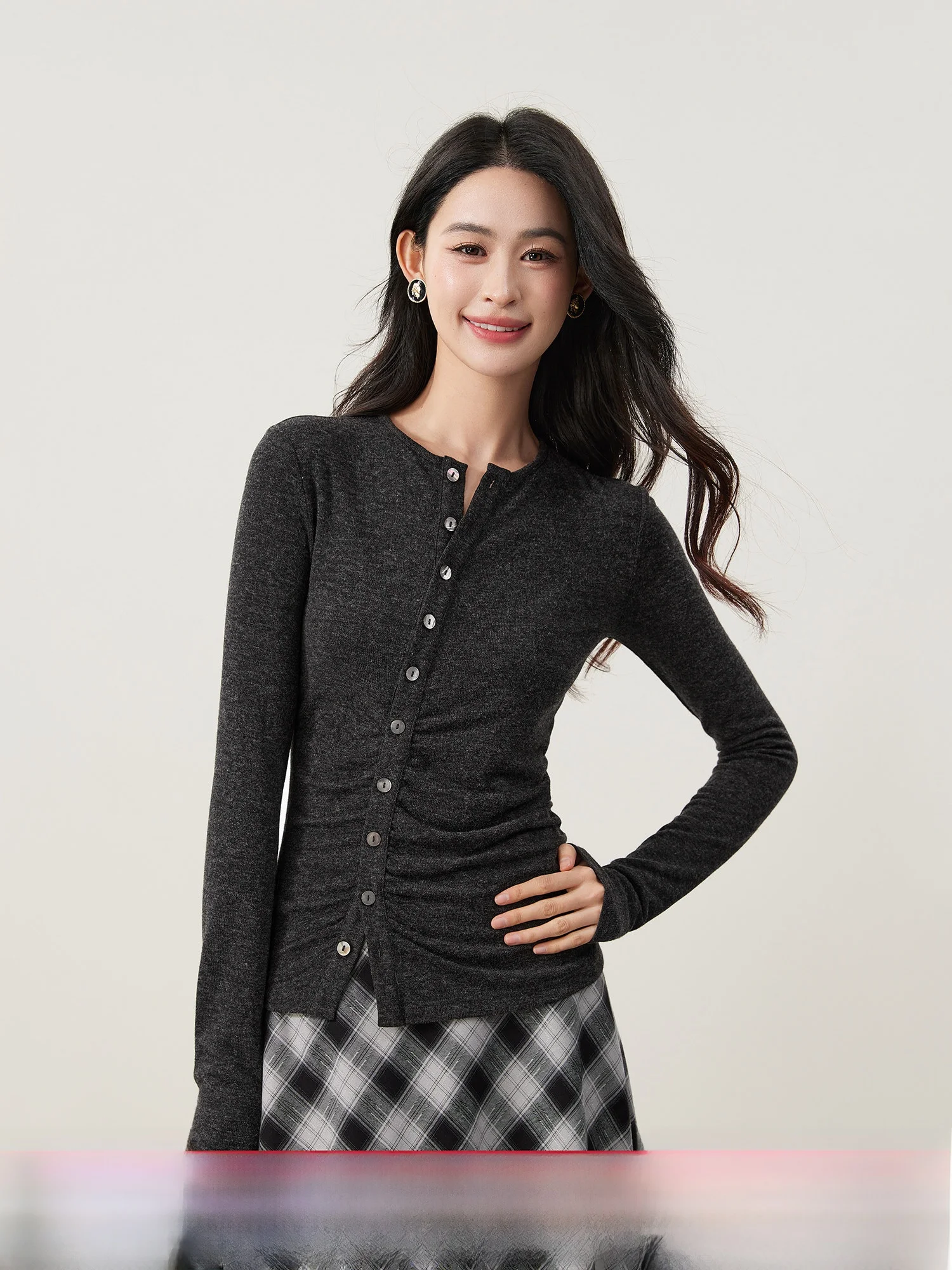 Модная плиссированная футболка с длинным рукавом для женщин: комфортный эластичный дизайн, весна 2026, повседневная одежда, смесь полиэстера и спандекса
Модная плиссированная футболка с длинным рукавом для женщин: комфортный эластичный дизайн, весна 2026, повседневная одежда, смесь полиэстера и спандекса