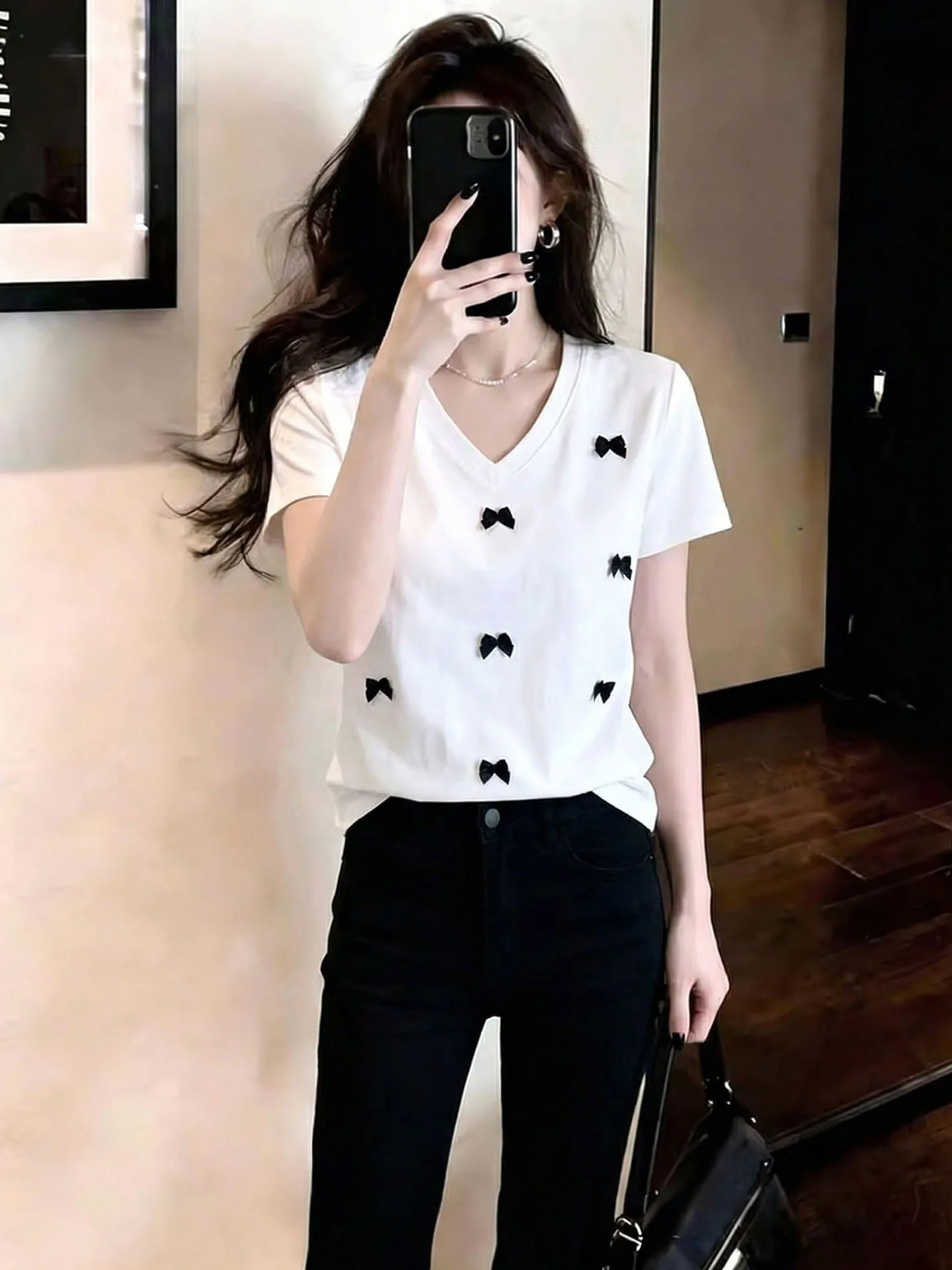 Summer Commute Fashionable Short Sleeve T-Shirt Women's V-Neck Overhead Knot Design Versatile Straight Cut Korean S...
Summer Commute Fashionable Short Sleeve T-Shirt Women's V-Neck Overhead Knot Design Versatile Straight Cut Korean S...