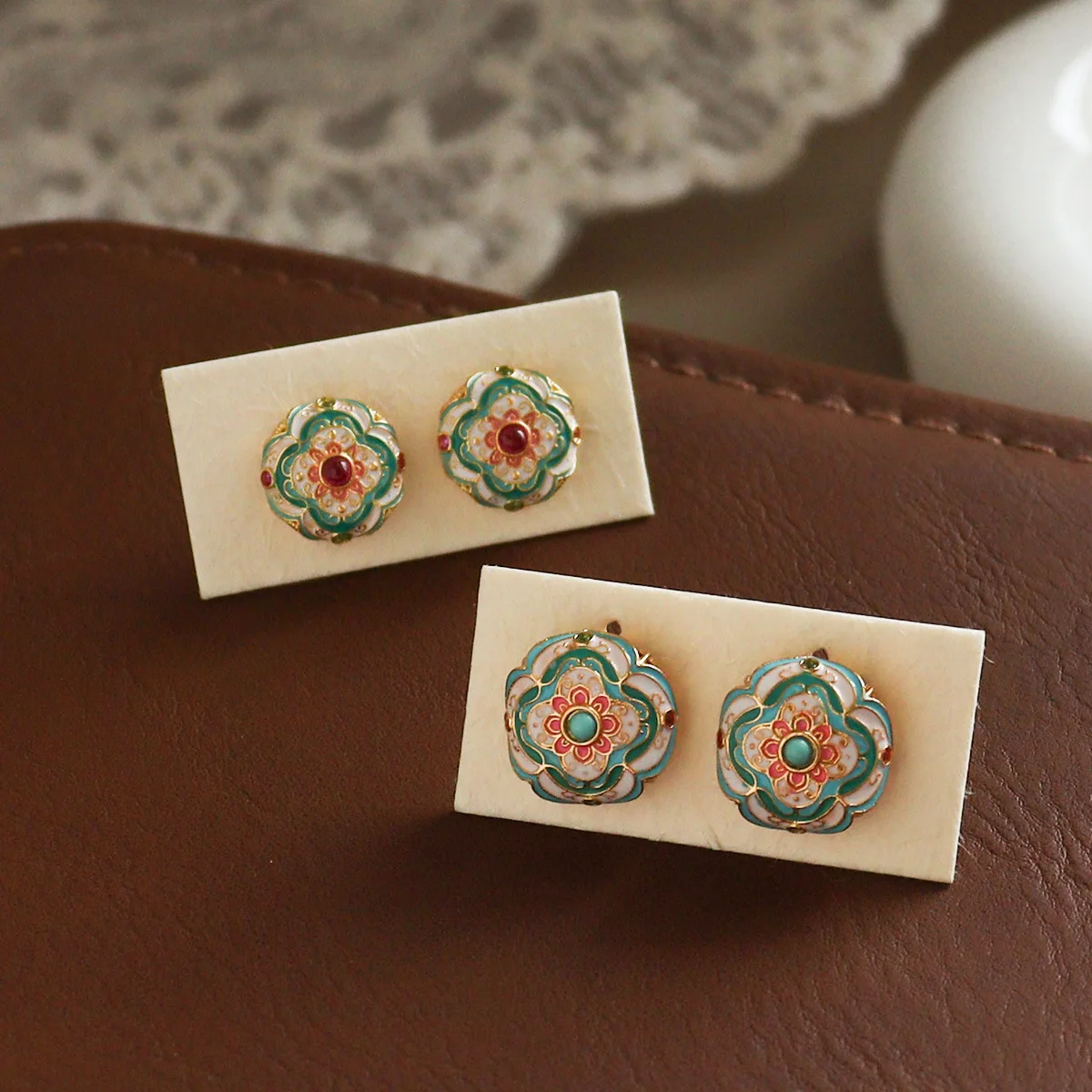 Retro Enamel Flower Natural Stone Stud Earrings Women's Fashion Turquoise Geometric Statement Party Ear Jewelry Girl Gifts
Retro Enamel Flower Natural Stone Stud Earrings Women's Fashion Turquoise Geometric Statement Party Ear Jewelry Girl Gifts