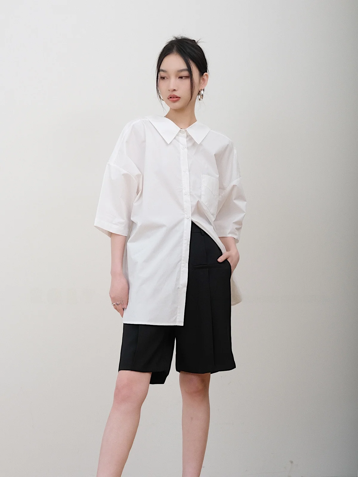 Loose Casual Women's White irt ort Sve Turn-down Collar BF Sle Wide Version Mid-length Simple Top Commute Sle
Loose Casual Women's White irt ort Sve Turn-down Collar BF Sle Wide Version Mid-length Simple Top Commute Sle