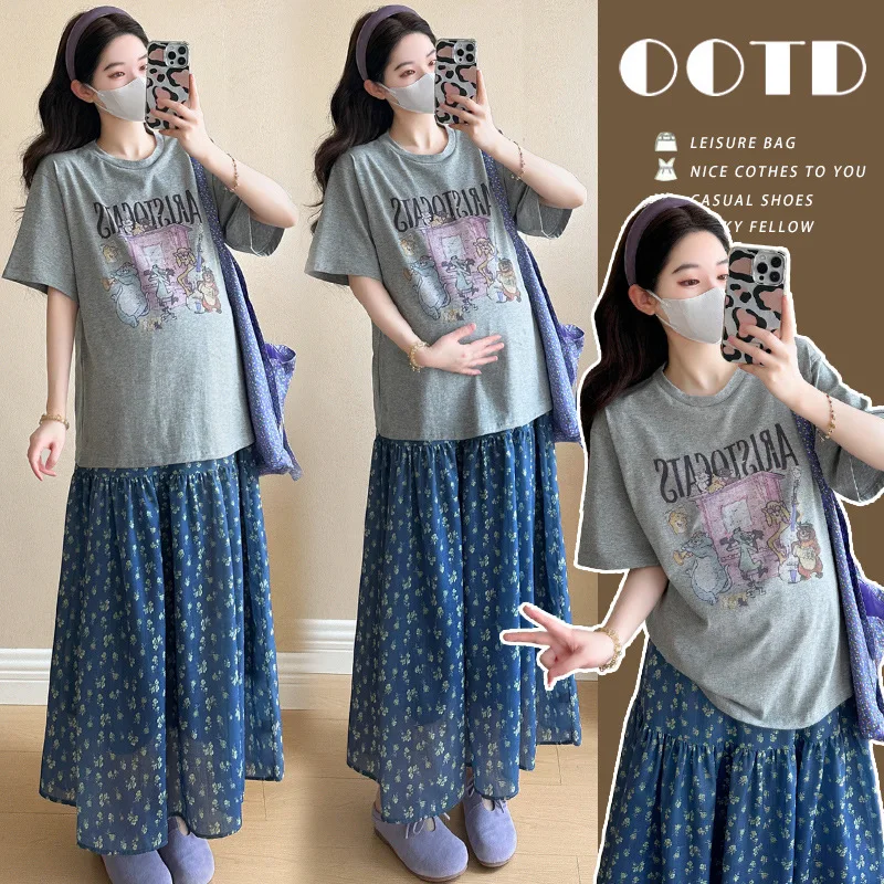 Summer Maternity Set: Trendy Oversized Tee + Floral Skirt with Adjustable Pig-Nose Buckle -Famous Two-Piece Pregnancy Outfit
Summer Maternity Set: Trendy Oversized Tee + Floral Skirt with Adjustable Pig-Nose Buckle -Famous Two-Piece Pregnancy Outfit