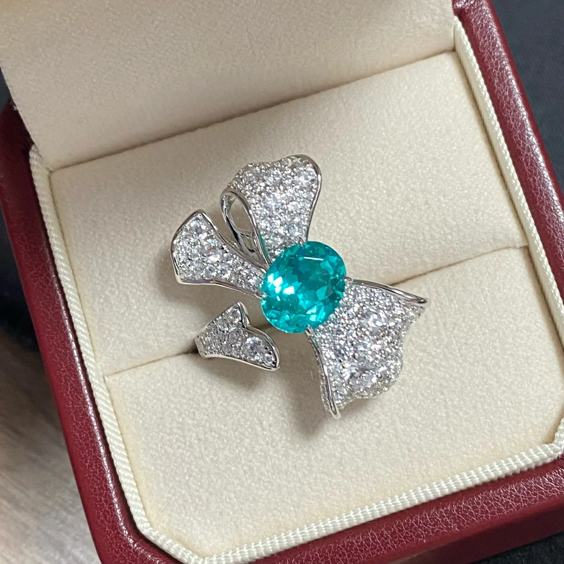 PT950Platinum full-diamond butterfly knot ring - elegant high-end custom design with multi-diamond open setting ring
PT950Platinum full-diamond butterfly knot ring - elegant high-end custom design with multi-diamond open setting ring