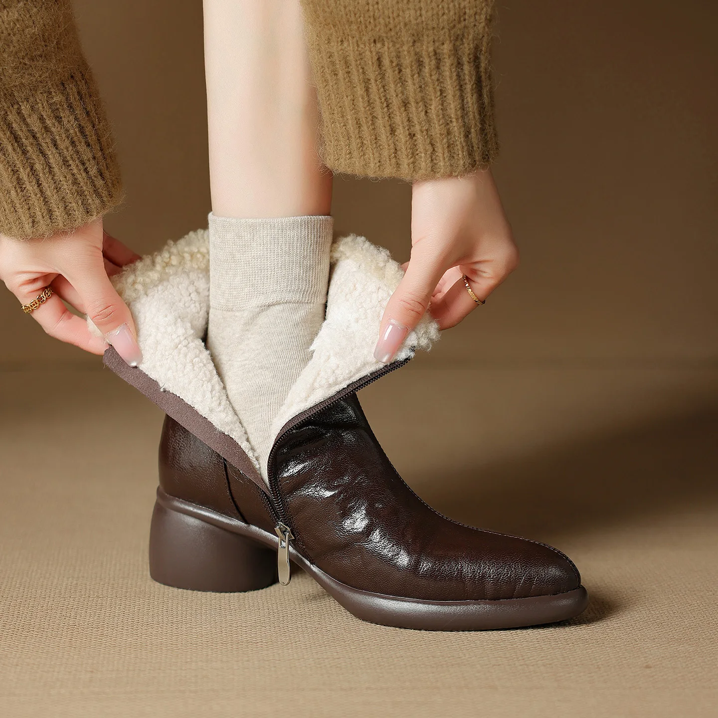 2026 new autumn winter women ankle boots natural leather plus size 22-25cm sheepskin round toe thick heel side zip short boots
2026 new autumn winter women ankle boots natural leather plus size 22-25cm sheepskin round toe thick heel side zip short boots