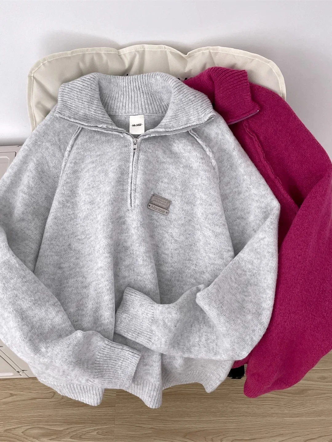 Трикотаж с высоким воротником на молнии, свободный крой, повседневный зимний свитер Sle Long Sve для мужчин и женщин, винтажный американский свитер с вышивкой...
Трикотаж с высоким воротником на молнии, свободный крой, повседневный зимний свитер Sle Long Sve для мужчин и женщин, винтажный американский свитер с вышивкой...