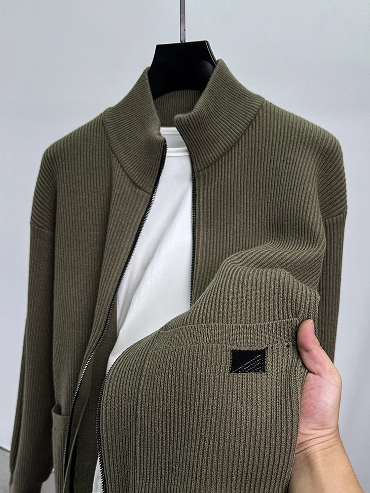 Мужской кардиган на молнии премиум-класса, осенний, модный, городской, утепленный, однотонный, с простым воротником-стойкой, вязаная верхняя одежда
Мужской кардиган на молнии премиум-класса, осенний, модный, городской, утепленный, однотонный, с простым воротником-стойкой, вязаная верхняя одежда