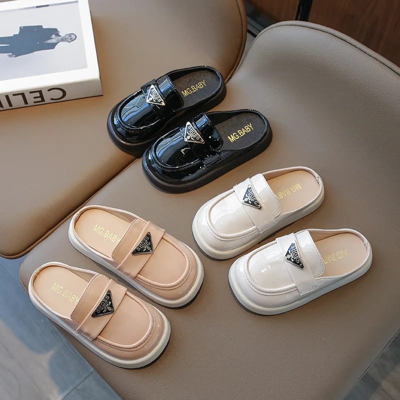 Outdoor Non Slip Kids Luxury Style Patent Leather Round Toe Children Slippers Sewing Thread Girls Cute Soft Thick Flat Shoes
Outdoor Non Slip Kids Luxury Style Patent Leather Round Toe Children Slippers Sewing Thread Girls Cute Soft Thick Flat Shoes