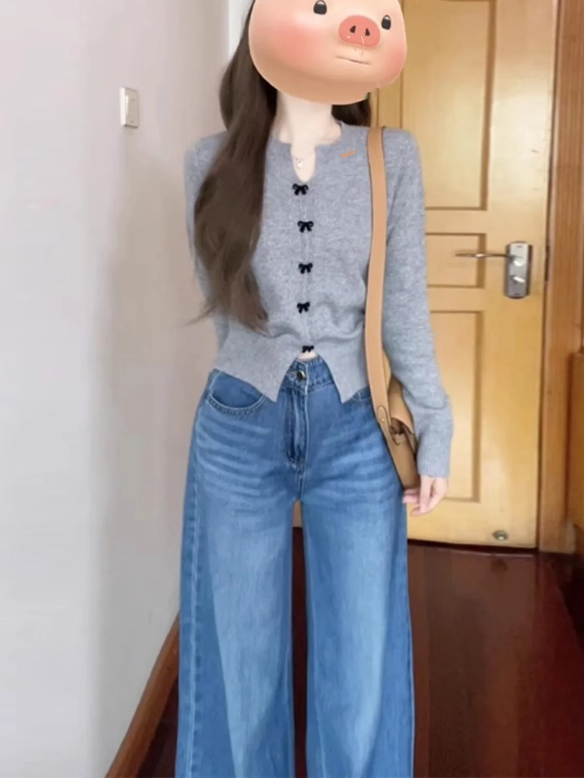 Gray V-Neck Knitted Sweater Women's Long Sleeve Korean Style Premium Unique Spring Autumn New Arrival Commute Fashion Slim Fit
Gray V-Neck Knitted Sweater Women's Long Sleeve Korean Style Premium Unique Spring Autumn New Arrival Commute Fashion Slim Fit
