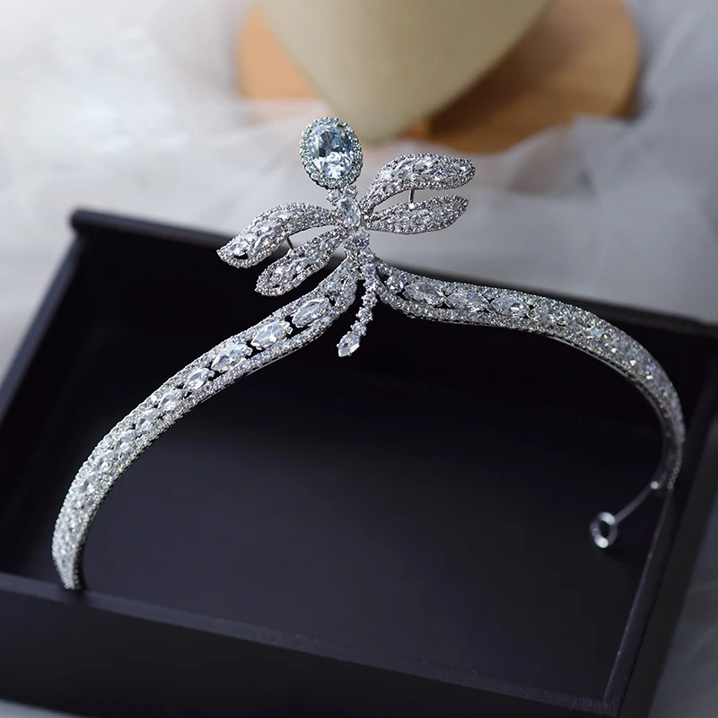 Baroque Princess Leaves Crystals Wedding Tiaras Headpeices Sparkling Bridal Headbands Brides Hair Accessories Evening Head Wear
Baroque Princess Leaves Crystals Wedding Tiaras Headpeices Sparkling Bridal Headbands Brides Hair Accessories Evening Head Wear