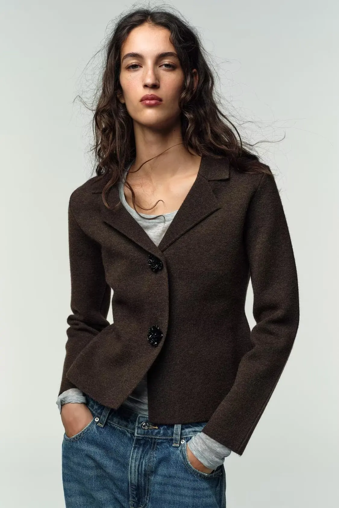 BB6971 осень/зима 25, новая женская одежда с лацканами и длинными рукавами, облегающие ювелирные изделия, вязаный пиджак на пуговицах с цветком, 5755004
BB6971 осень/зима 25, новая женская одежда с лацканами и длинными рукавами, облегающие ювелирные изделия, вязаный пиджак на пуговицах с цветком, 5755004