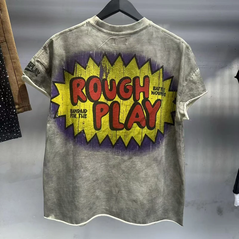 Уличная футболка со стразами RoughPlay с короткими рукавами, забавный топ с мультяшным принтом для мальчиков, американский трендовый бренд, универсальная футболка для мужчин и женщин
Уличная футболка со стразами RoughPlay с короткими рукавами, забавный топ с мультяшным принтом для мальчиков, американский трендовый бренд, универсальная футболка для мужчин и женщин