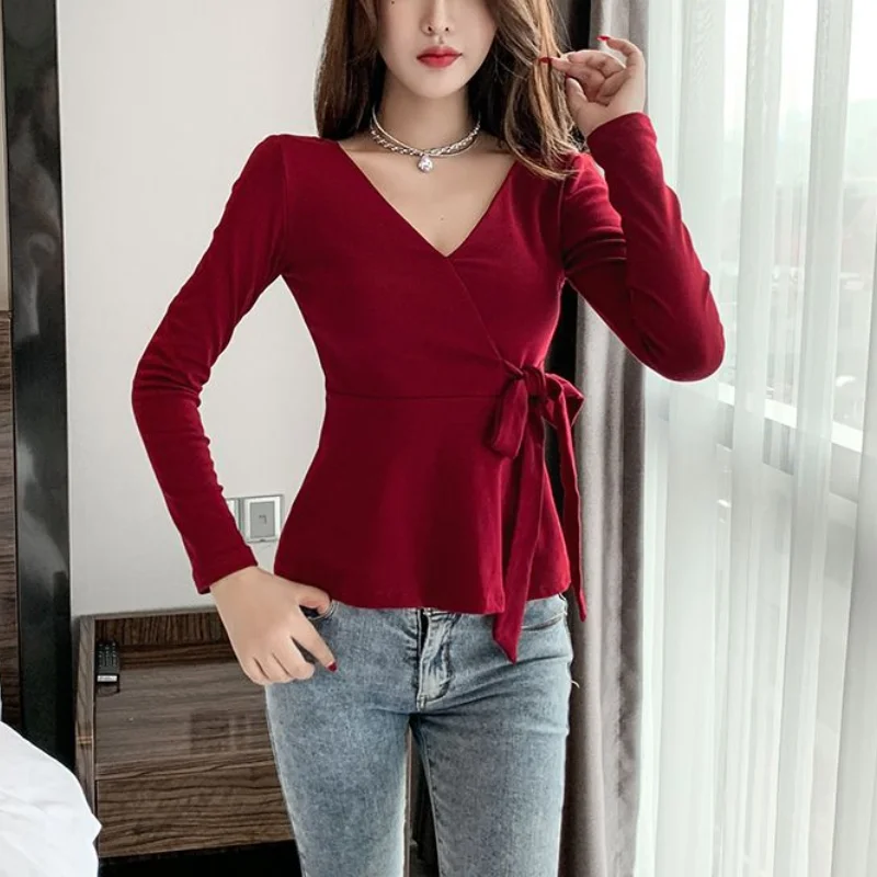 Women Spring and Autumn Korean New V-neck Pullover Bottom Shirt Fashion Design Sexy Slim Drawstring Versatile Long Sleeved Tops
Women Spring and Autumn Korean New V-neck Pullover Bottom Shirt Fashion Design Sexy Slim Drawstring Versatile Long Sleeved Tops