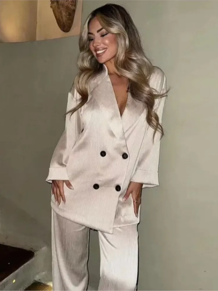 Elegant Blazers Women 2025 New Spring Office Lady Double-breasted Long Blazer Casual Loose Suit Tops Long Sleeve Business Coat
Elegant Blazers Women 2025 New Spring Office Lady Double-breasted Long Blazer Casual Loose Suit Tops Long Sleeve Business Coat