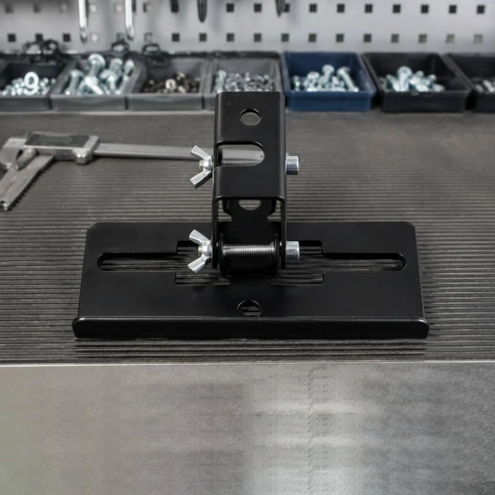 Speaker Hanging Bracket Thickened Screw Rod Speaker Hanger Mount Audio Accessory Heavy Duty 45 Degree Tilt for Karaoke Room
Speaker Hanging Bracket Thickened Screw Rod Speaker Hanger Mount Audio Accessory Heavy Duty 45 Degree Tilt for Karaoke Room