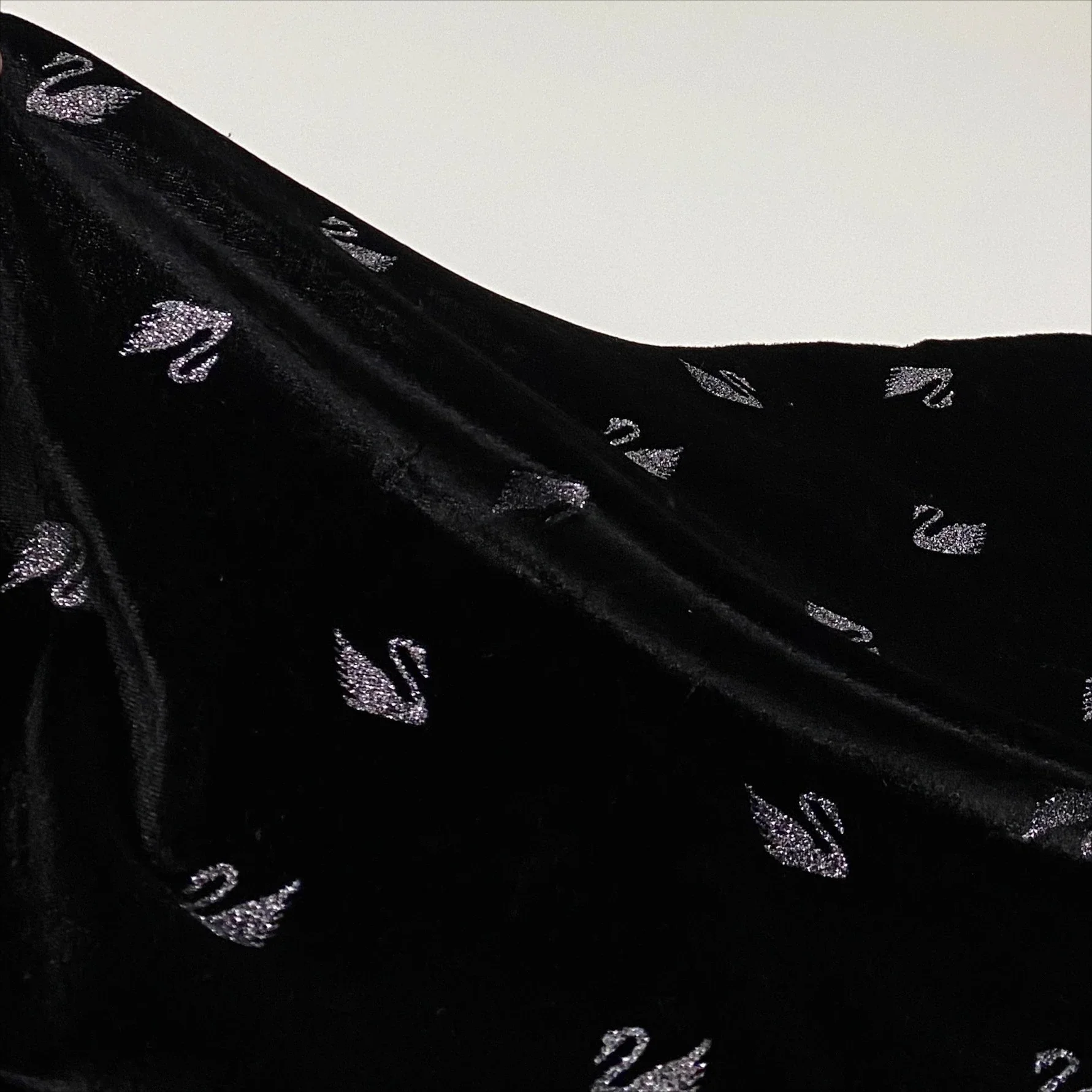 Маленький лебедь, горячее тиснение, блестящая ткань в виде лебедя, подвесная эластичная бархатная ткань для шитья платья, танцевальный наряд, ткань, дизайнерская ткань «сделай сам»
Маленький лебедь, горячее тиснение, блестящая ткань в виде лебедя, подвесная эластичная бархатная ткань для шитья платья, танцевальный наряд, ткань, дизайнерская ткань «сделай сам»