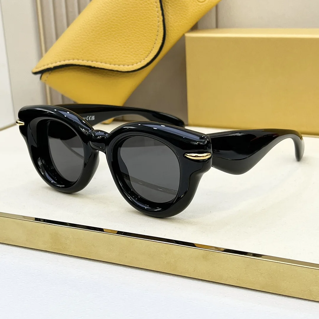 LOELW4011 Fashion Cat Eye Red Sunglasses for Women Trendy Beach Holiday Style Inspired by Yang Mimi Runway Show
LOELW4011 Fashion Cat Eye Red Sunglasses for Women Trendy Beach Holiday Style Inspired by Yang Mimi Runway Show