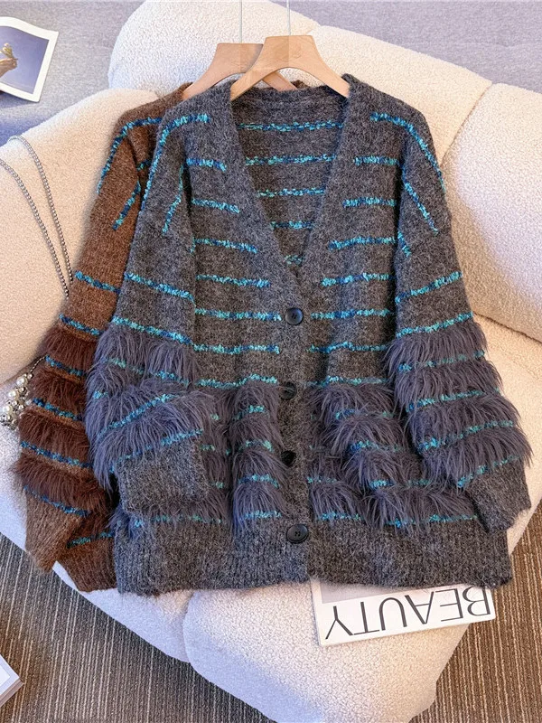Korean Style V-Neck Plush Splicing Striped Knitwear Coat Women's Autumn Winter Loose Warm Sweater Versatile Fashionable
Korean Style V-Neck Plush Splicing Striped Knitwear Coat Women's Autumn Winter Loose Warm Sweater Versatile Fashionable