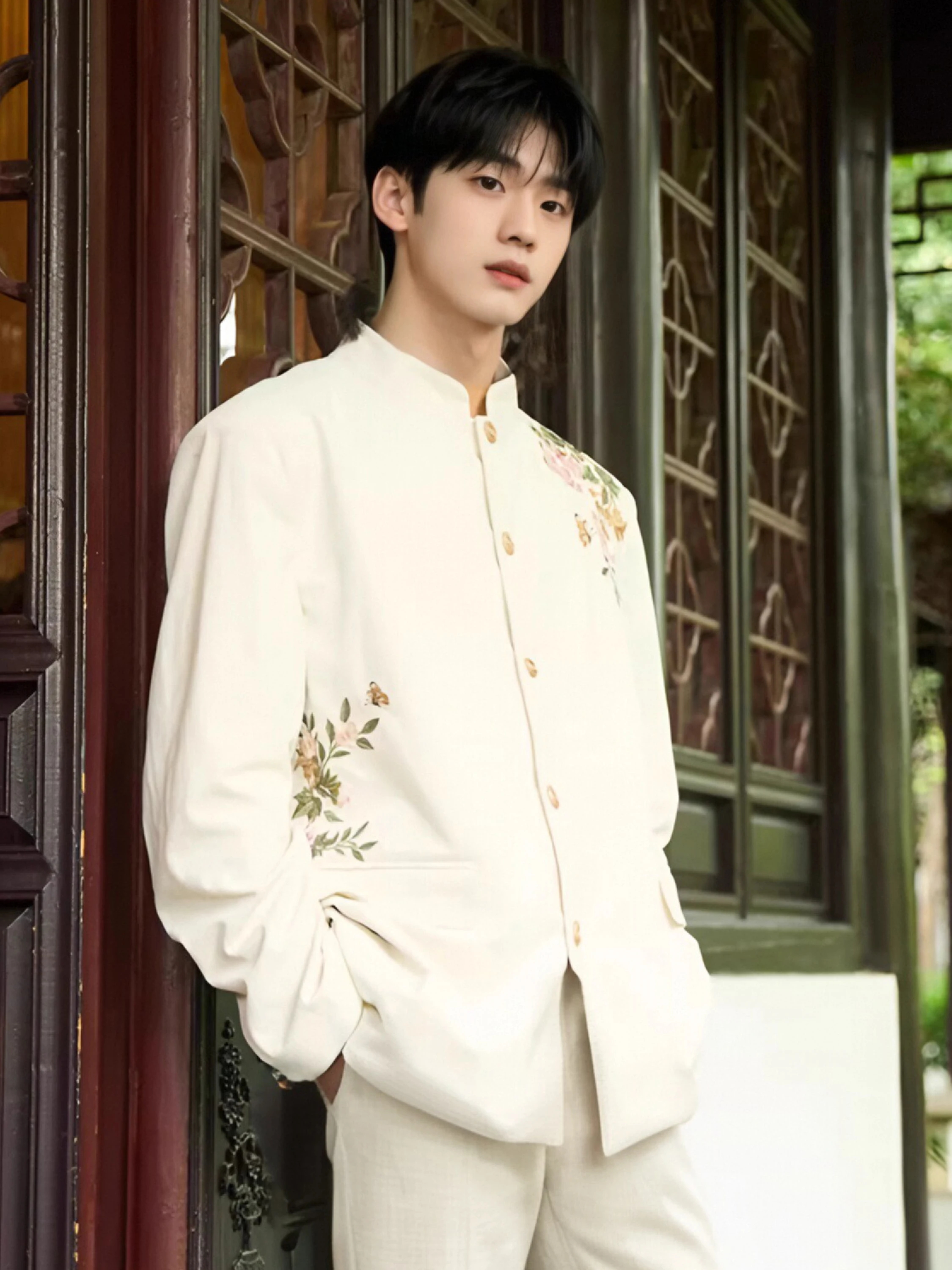 New Chinese Sle And Peony Embroidery Tang Suit Jaet Men's Wedding Clothes Stand Collar Zhongan Suit Casual We...
New Chinese Sle And Peony Embroidery Tang Suit Jaet Men's Wedding Clothes Stand Collar Zhongan Suit Casual We...
