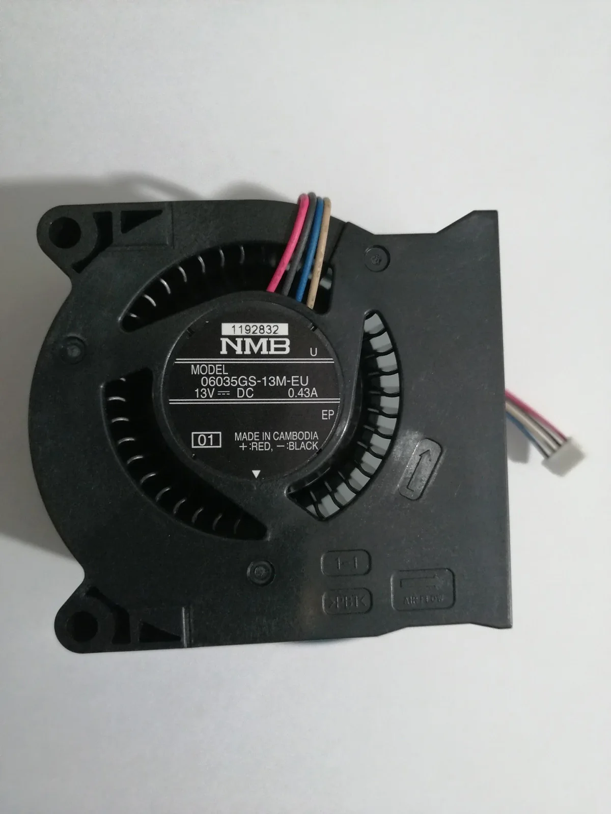 06035GS-13M-EU 13 В 0,43 А вентилятор охлаждения воздуховыпускного отверстия проектора
06035GS-13M-EU 13 В 0,43 А вентилятор охлаждения воздуховыпускного отверстия проектора