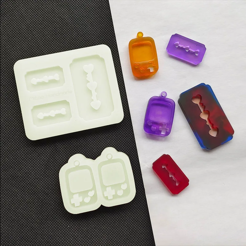 DIY Knife Game Epoxy Resin Mold Silicone Jewelry Mold Pendant Molds Jewelry Accessories
DIY Knife Game Epoxy Resin Mold Silicone Jewelry Mold Pendant Molds Jewelry Accessories