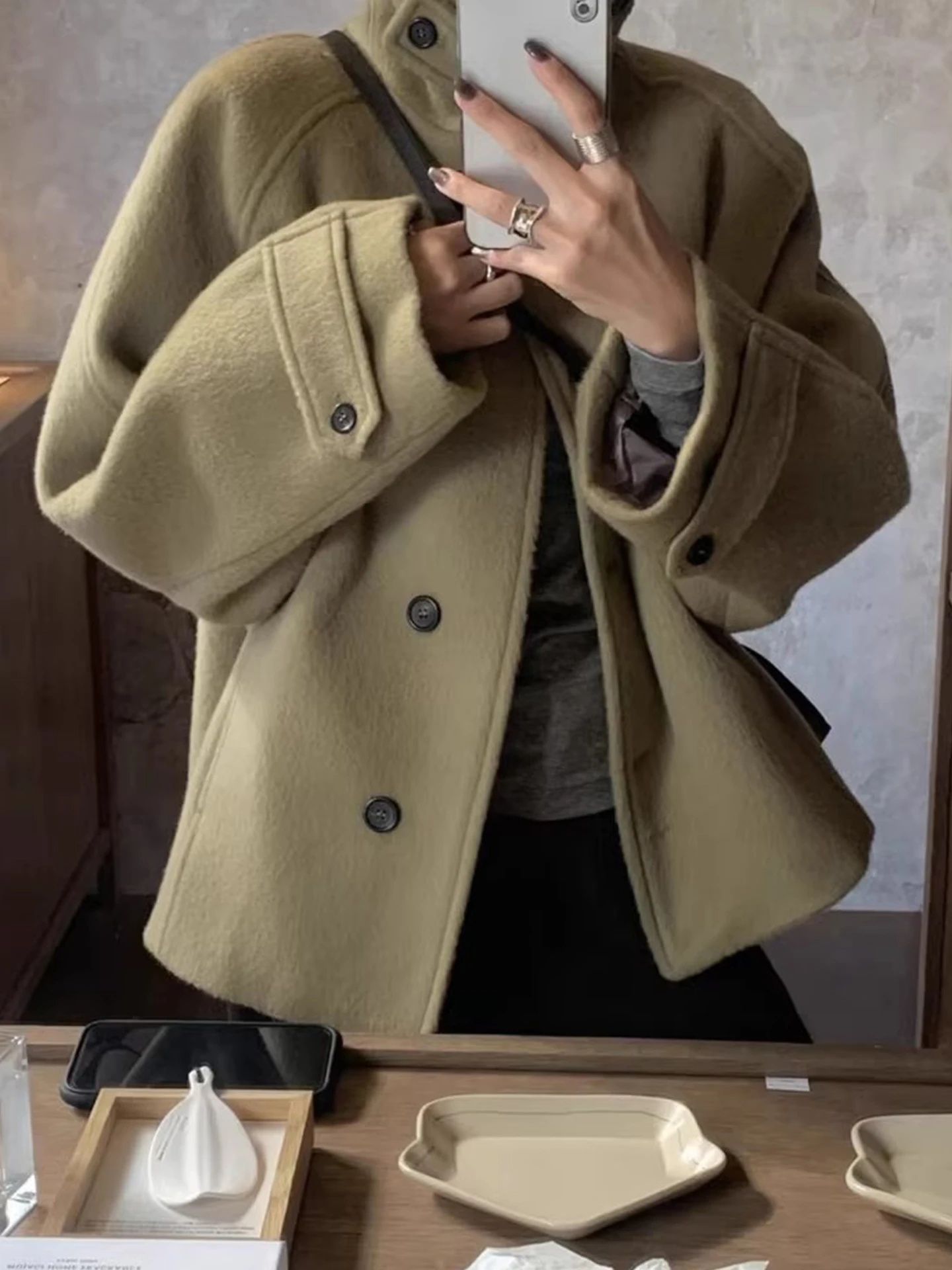 Retro ort Pure Color Woolen Coat Women's Single Button Stand Collar Winter New Sle Versatile Top Korean Loose Fit Long Sl...
Retro ort Pure Color Woolen Coat Women's Single Button Stand Collar Winter New Sle Versatile Top Korean Loose Fit Long Sl...