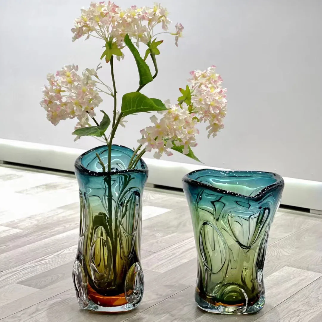 Modern light luxury glass vase restaurant living room translucent flower arranger model room heavy glass vase soft decoration
Modern light luxury glass vase restaurant living room translucent flower arranger model room heavy glass vase soft decoration