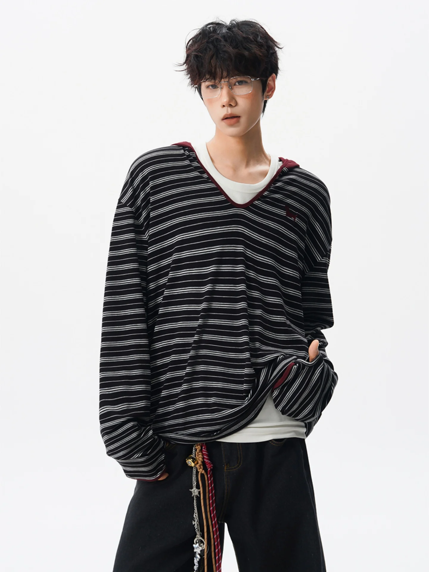 Trendy Striped Color Blo Hoodie T-irt Loose Fit V-Ne Men's Retro Sle Comfortable Long Sve Casual Sweatirt
Trendy Striped Color Blo Hoodie T-irt Loose Fit V-Ne Men's Retro Sle Comfortable Long Sve Casual Sweatirt