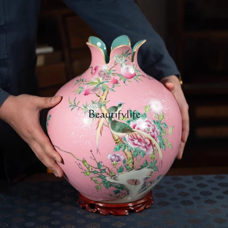 Ceramic hand-painted peony pomegranate bottle new Chinese living room bogu frame decorative ornament
Ceramic hand-painted peony pomegranate bottle new Chinese living room bogu frame decorative ornament