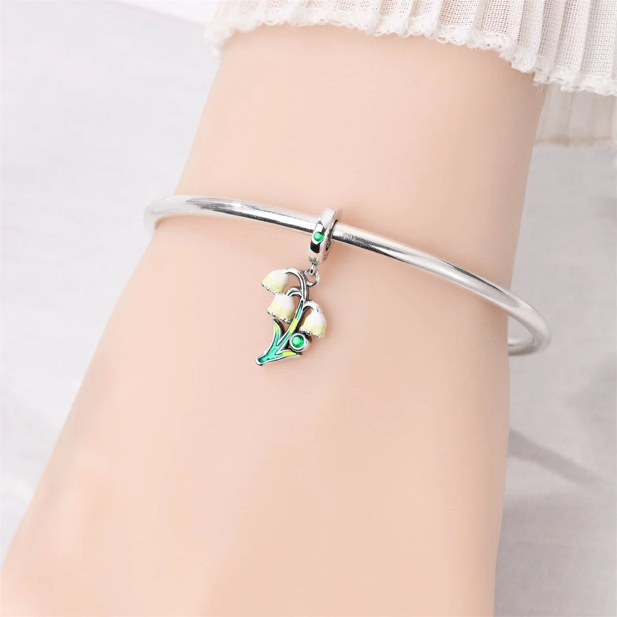 Bee and Sunflower Honey Charms 925 Sterling Silver Original for DIY Necklace Bracelet Ring Pendants Beads Jewelry Gift
Bee and Sunflower Honey Charms 925 Sterling Silver Original for DIY Necklace Bracelet Ring Pendants Beads Jewelry Gift