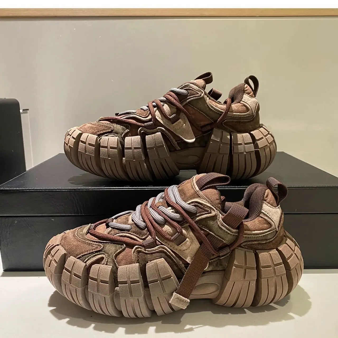 New Thick soled Tall Men's Shoes High quality Casual Shoes Outdoor Anti slip Hiking and Mountaineering Sports Shoes sneakers
New Thick soled Tall Men's Shoes High quality Casual Shoes Outdoor Anti slip Hiking and Mountaineering Sports Shoes sneakers