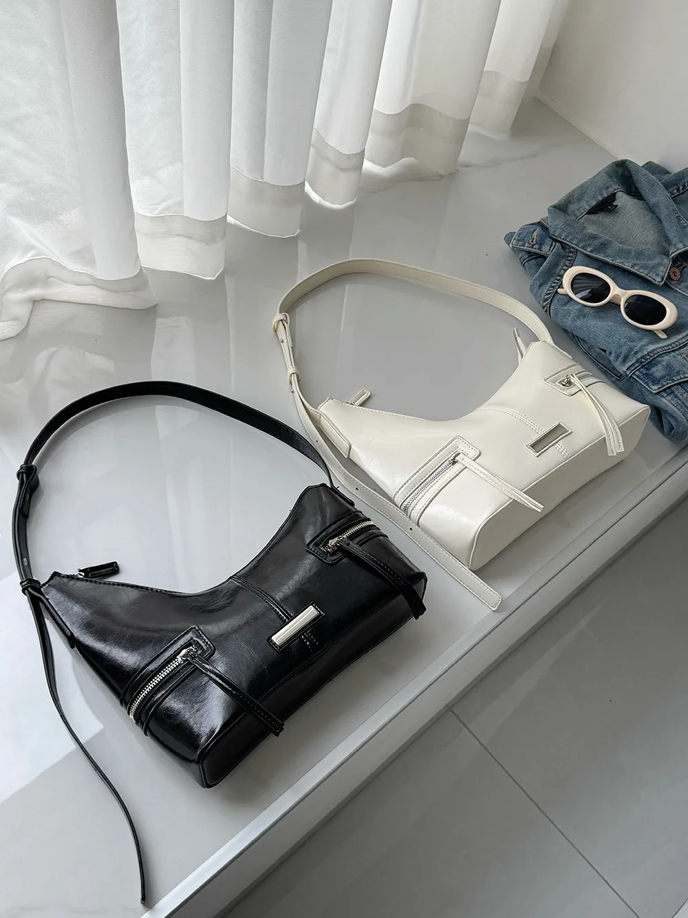 Женская винтажная сумка-клатч из искусственной кожи с пряжкой на молнии, сумка в форме полумесяца, модная вечерняя сумка для взрослых
Женская винтажная сумка-клатч из искусственной кожи с пряжкой на молнии, сумка в форме полумесяца, модная вечерняя сумка для взрослых