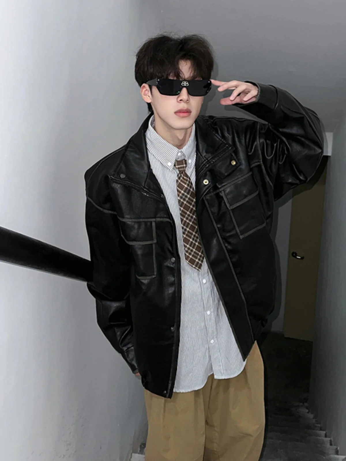 Мужская демисезонная куртка из искусственной кожи в американском уличном стиле, с эффектом потертости, на молнии, для создания крутого образа
Мужская демисезонная куртка из искусственной кожи в американском уличном стиле, с эффектом потертости, на молнии, для создания крутого образа