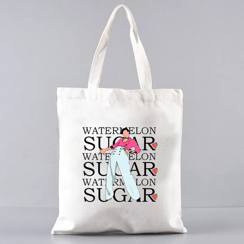 Холщовая сумка-шоппер с принтом «Дом Гарри» — лучший подарок для фанатов Гарри, незаменимый товар для любителей музыки.
Холщовая сумка-шоппер с принтом «Дом Гарри» — лучший подарок для фанатов Гарри, незаменимый товар для любителей музыки.