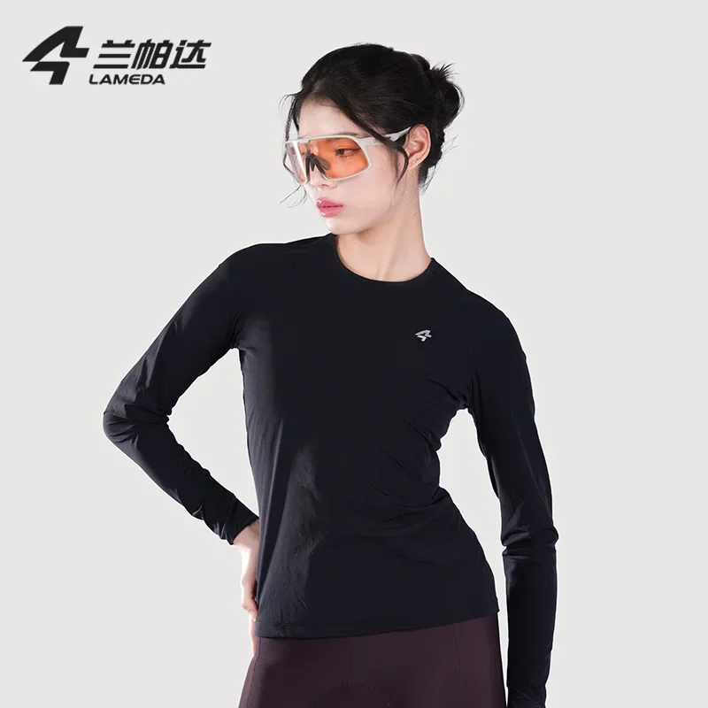 Lameda - A high-quality, windproof and waterproof cycling-specific outerwear for ladies
Lameda - A high-quality, windproof and waterproof cycling-specific outerwear for ladies
