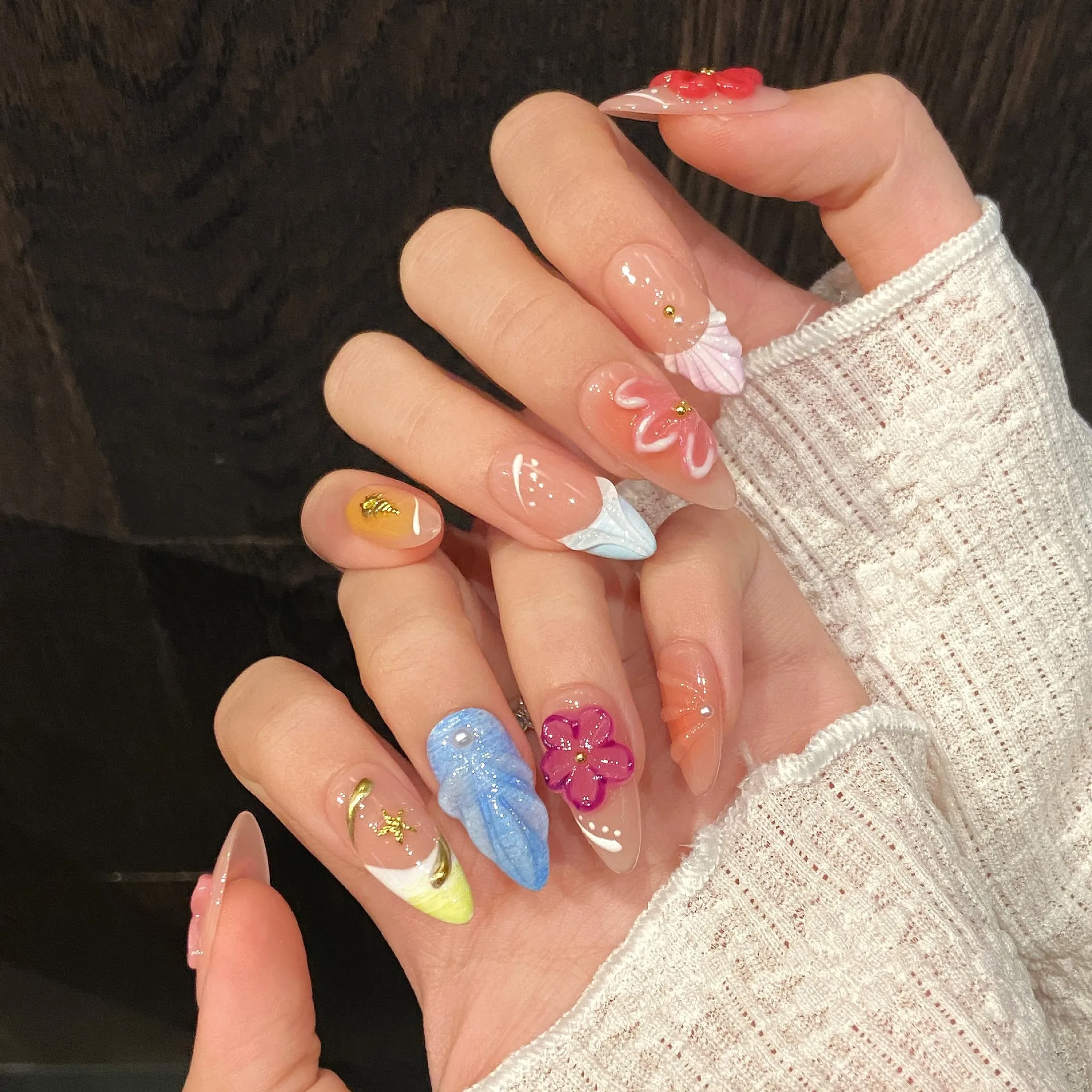 10pc Long Almond-Shaped Handmade Nails Featuring Green 3D Flowers Starfish Shell Designs And Golden And Pearl Accents Fake Nails
10pc Long Almond-Shaped Handmade Nails Featuring Green 3D Flowers Starfish Shell Designs And Golden And Pearl Accents Fake Nails