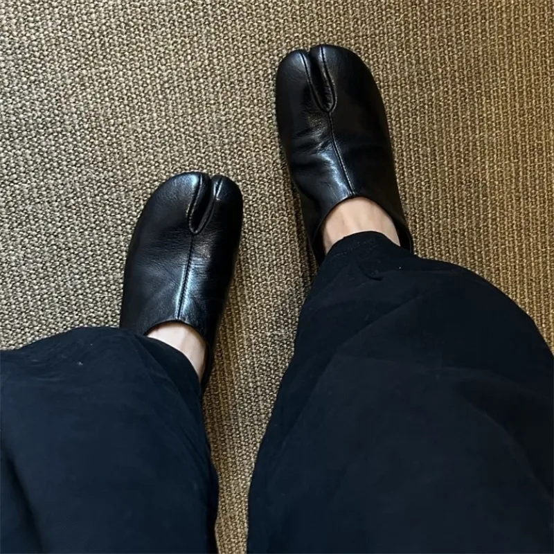 Street Style Retro Soft Leather Designer Split Toe Pumps Women Slip On Casual Ladies Shoes Footwear Zapatos Mujer
Street Style Retro Soft Leather Designer Split Toe Pumps Women Slip On Casual Ladies Shoes Footwear Zapatos Mujer