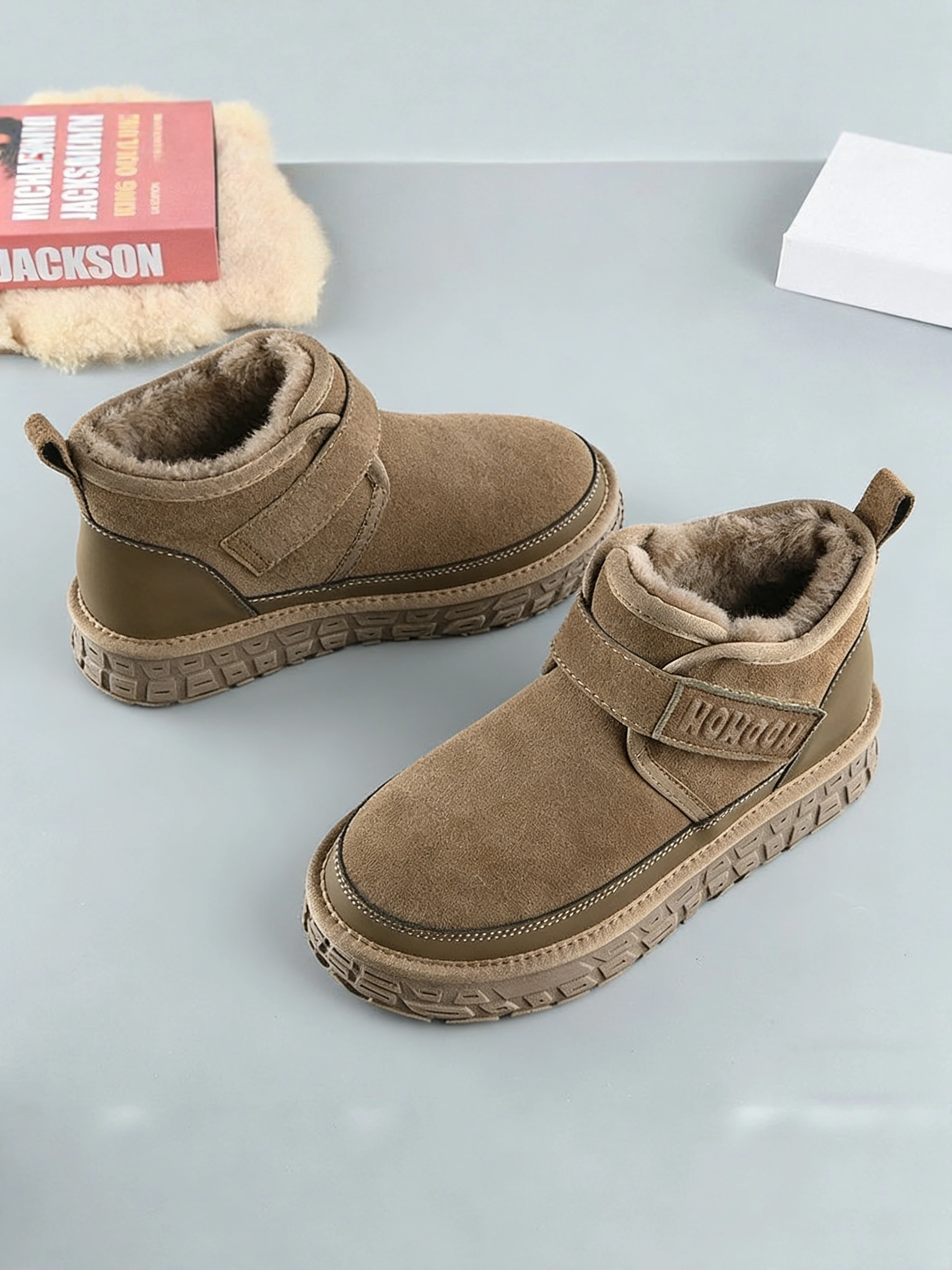 Men's Winter Snow Boots Fleece Lined Fur Integrated Bread Style Anti Slip Waterproof Large Size Casual Mid-Cut Cotton Boots
Men's Winter Snow Boots Fleece Lined Fur Integrated Bread Style Anti Slip Waterproof Large Size Casual Mid-Cut Cotton Boots