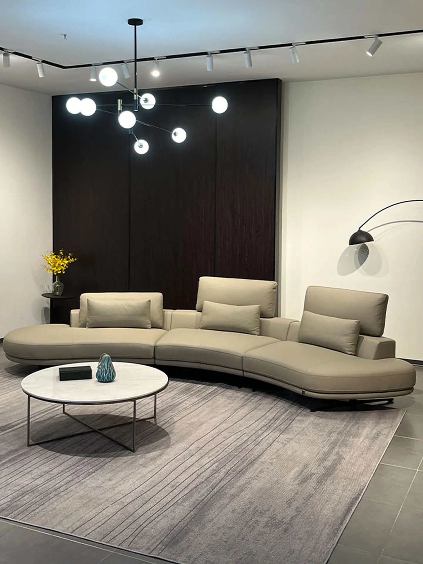 Italian minimalist, all leather sofa, modern, horizontal hall, special-shaped, arc corner, villa, large apartment, Palm Beach
Italian minimalist, all leather sofa, modern, horizontal hall, special-shaped, arc corner, villa, large apartment, Palm Beach