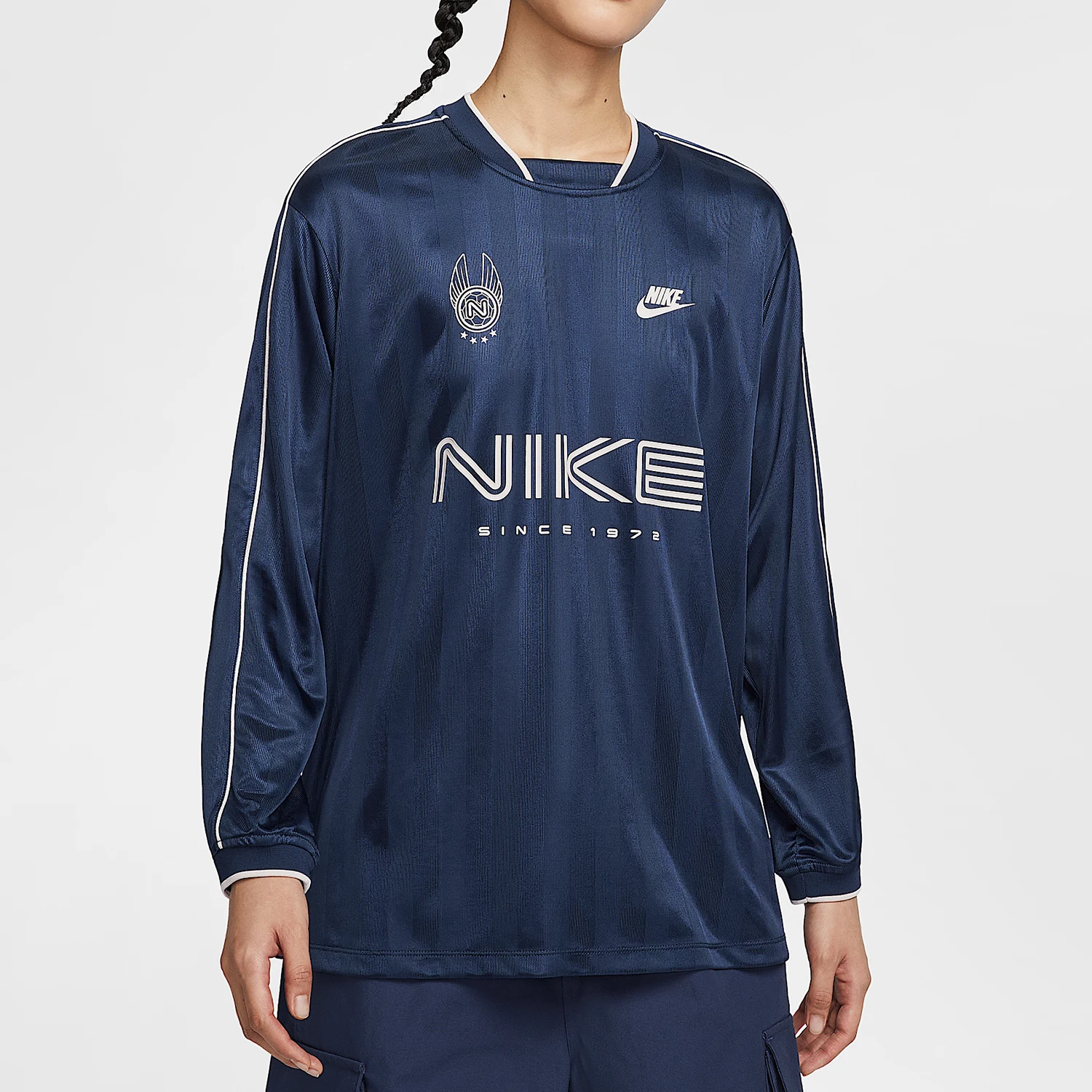 Оригинальный женский трикотажный спортивный топ с длинными рукавами от Nike IM7453-410
Оригинальный женский трикотажный спортивный топ с длинными рукавами от Nike IM7453-410