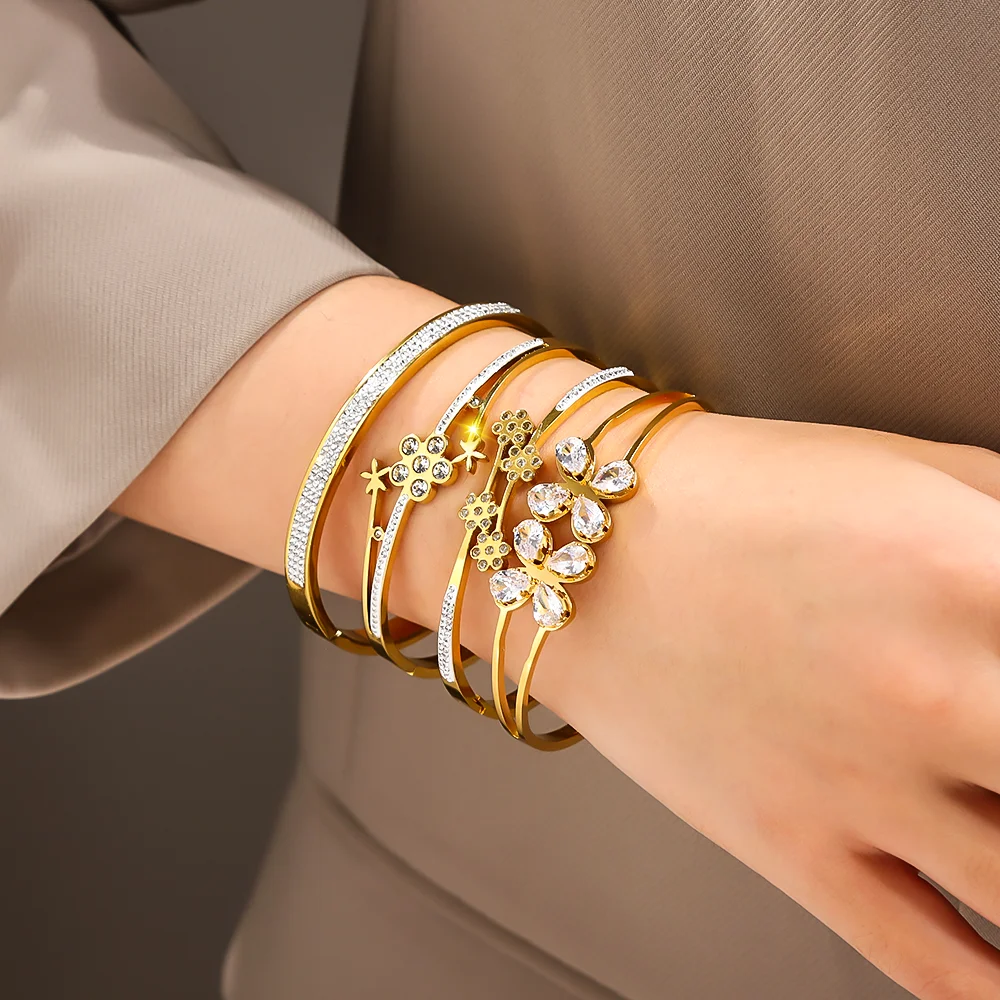 4Pcs/Set Stainless Steel Women's Bracelet Set, Fashionable Gold Color Series with Floral Zircon, Perfect Holiday Jewelry Gift
4Pcs/Set Stainless Steel Women's Bracelet Set, Fashionable Gold Color Series with Floral Zircon, Perfect Holiday Jewelry Gift