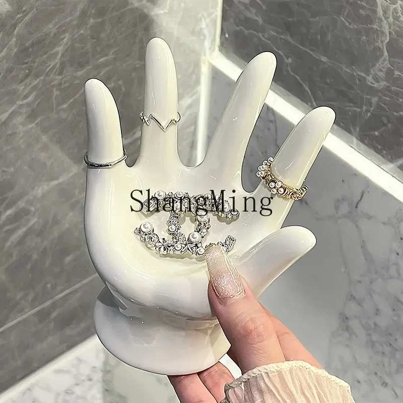 CLL premium jewelry box, dresser decoration, high-end creative earrings, rings, hand jewelry, jewelry, desktop storage box.
CLL premium jewelry box, dresser decoration, high-end creative earrings, rings, hand jewelry, jewelry, desktop storage box.