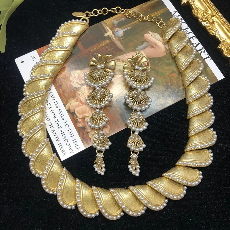 Vintage Jewelry Plain Gold Old Necklace Hollow Earrings Pearl Neck Chain Earrings Versatile Set Free Shipping
Vintage Jewelry Plain Gold Old Necklace Hollow Earrings Pearl Neck Chain Earrings Versatile Set Free Shipping