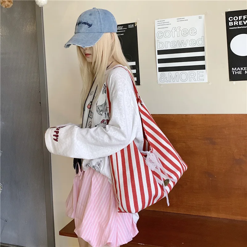Shoulder Bag Summer Large Capacity Striped Canvas Bag Ins Style Simple Lazy Fashion Tote Bag Commuter Versatile Bag for Women
Shoulder Bag Summer Large Capacity Striped Canvas Bag Ins Style Simple Lazy Fashion Tote Bag Commuter Versatile Bag for Women