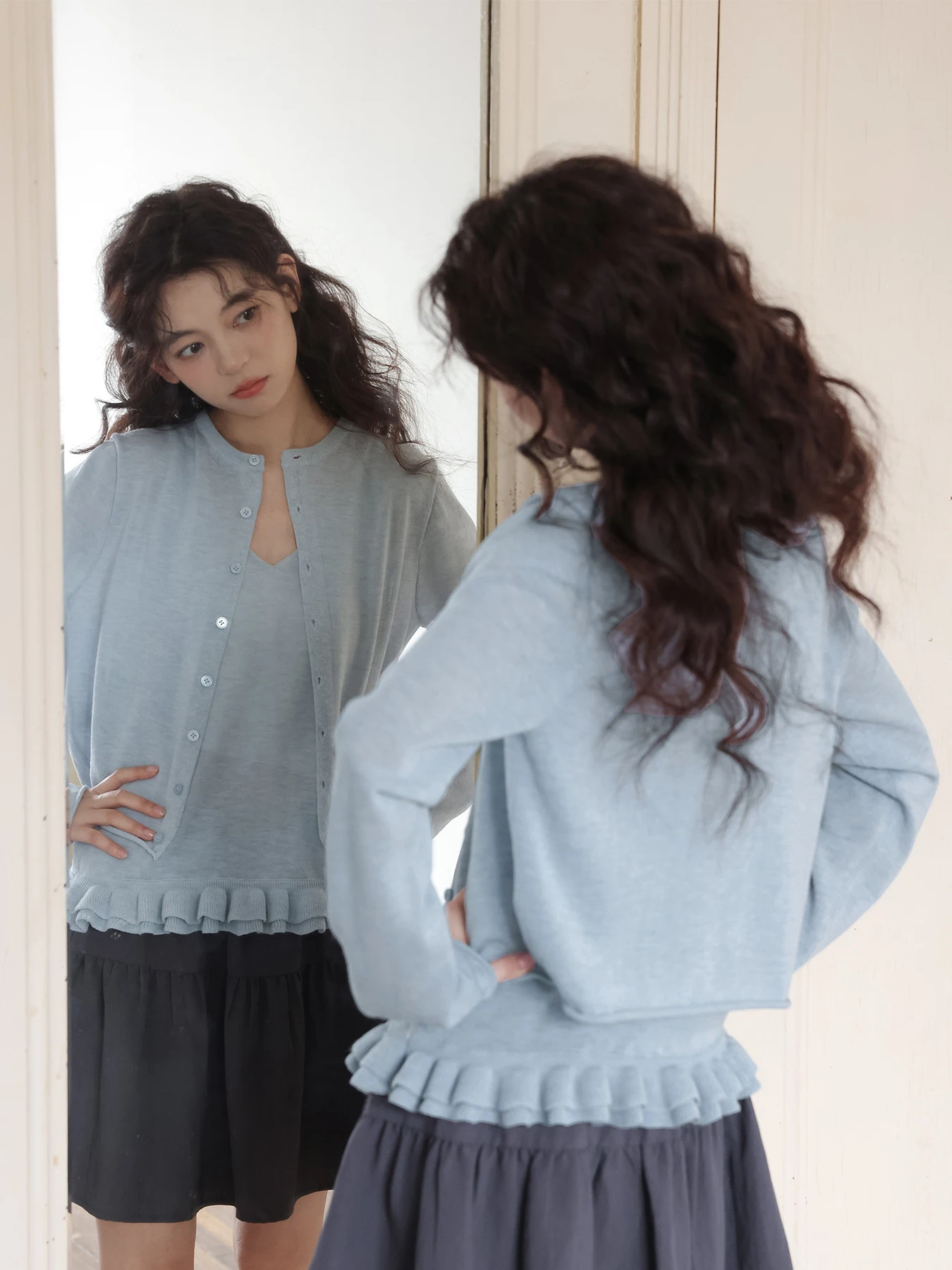 Комплект из двух предметов: кардиган и вязаный топ из шелково-шерстяной смеси Rhein Long Poem, женский, на раннюю весну, синий, прямого кроя
Комплект из двух предметов: кардиган и вязаный топ из шелково-шерстяной смеси Rhein Long Poem, женский, на раннюю весну, синий, прямого кроя