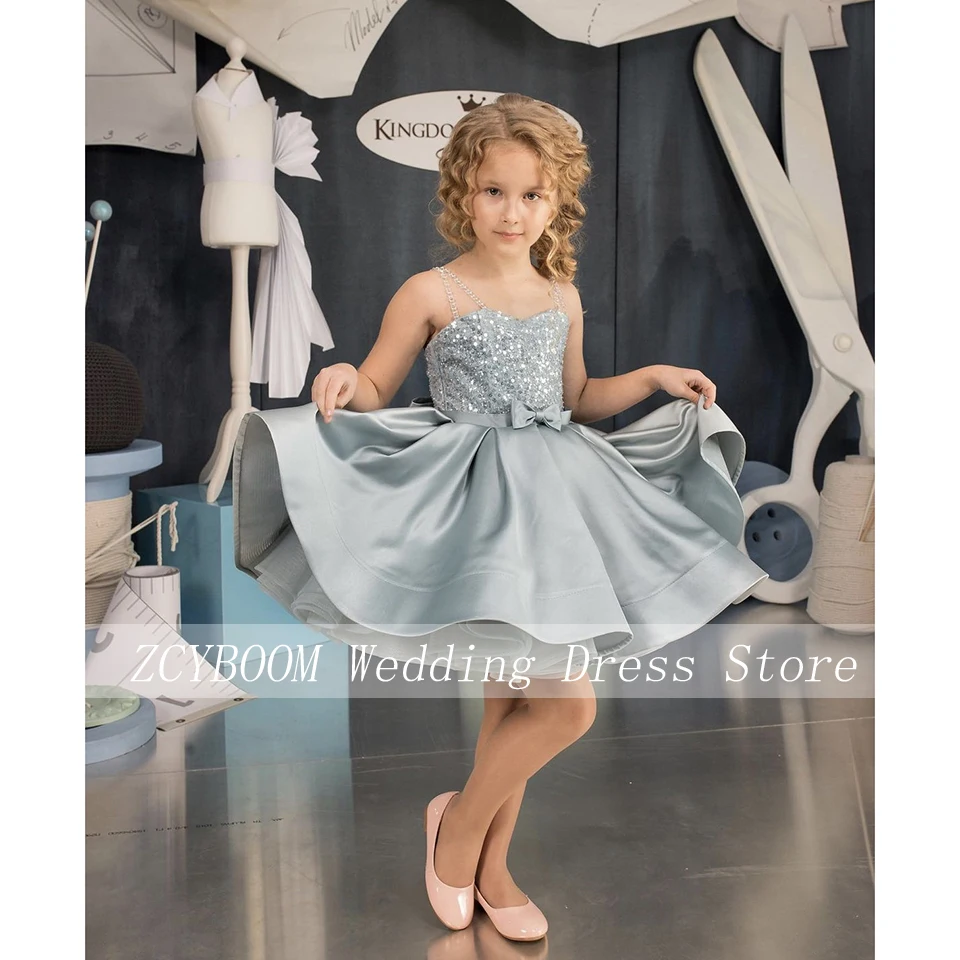 Customized Luxury Sequin Bow Ball Gown Flower Girl Dress For Wedding 2025 Sleeveless Knee Length First Communion Dress Pageant G
Customized Luxury Sequin Bow Ball Gown Flower Girl Dress For Wedding 2025 Sleeveless Knee Length First Communion Dress Pageant G
