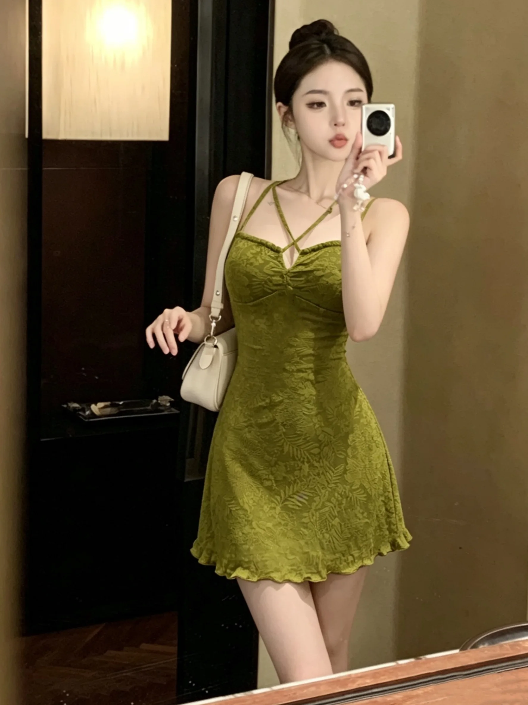Retro Style Vacation Strap Dress Women's Summer Slim Fit Waist Cinched Green A-Line Short Skirt Casual Chic Bodycon Dress
Retro Style Vacation Strap Dress Women's Summer Slim Fit Waist Cinched Green A-Line Short Skirt Casual Chic Bodycon Dress