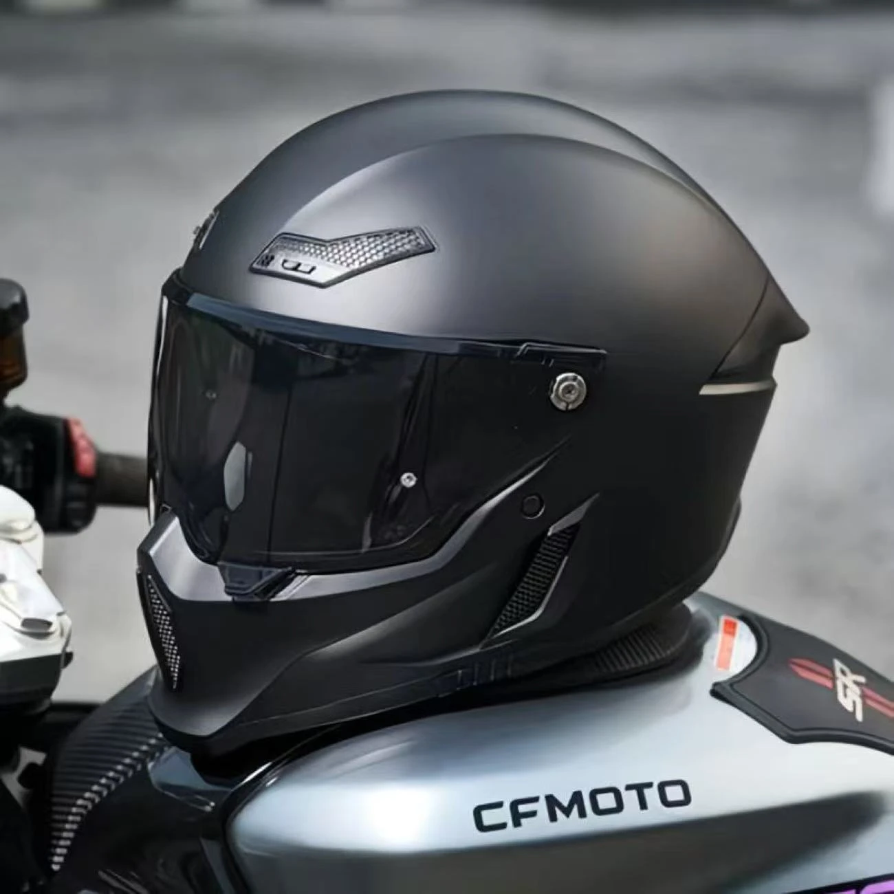 Matte Black Scorpion Full Face Adventure Helmet with Removable and Washable Interior Lining for Adults Comfortable Commuting
Matte Black Scorpion Full Face Adventure Helmet with Removable and Washable Interior Lining for Adults Comfortable Commuting