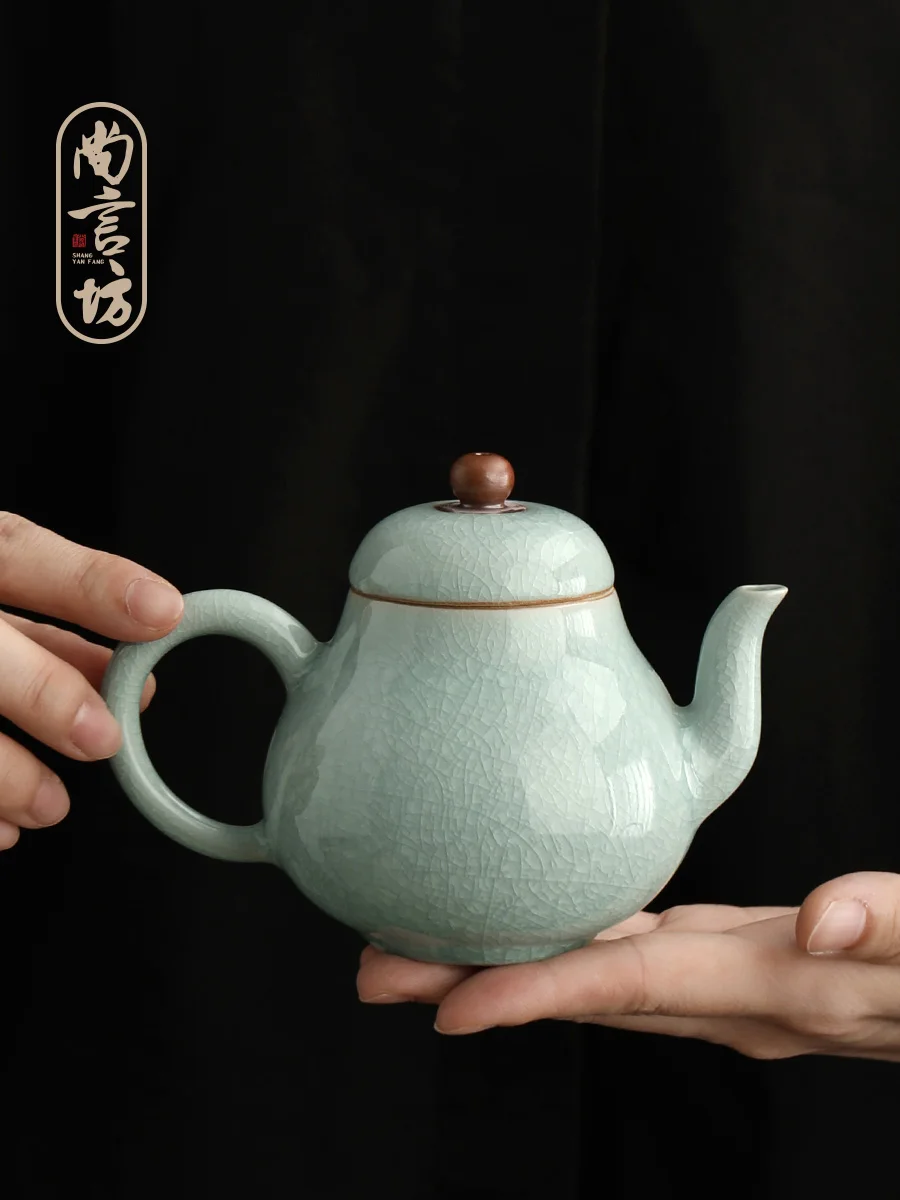 Single Master Liuyao Ice Flower Pear Pot Tea Brewing Pot Dehua Handmade Ceramic High-end Gift Box Authentic Chinese Style
Single Master Liuyao Ice Flower Pear Pot Tea Brewing Pot Dehua Handmade Ceramic High-end Gift Box Authentic Chinese Style